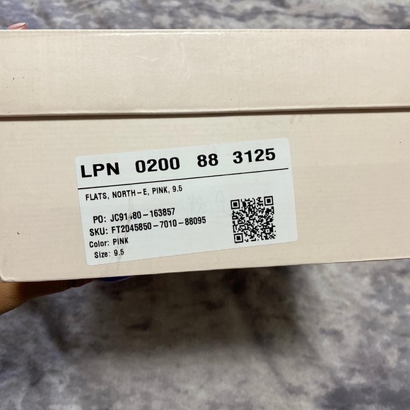 Brand New In Box JustFab Magenta Statement Flats - Picture 4 of 4